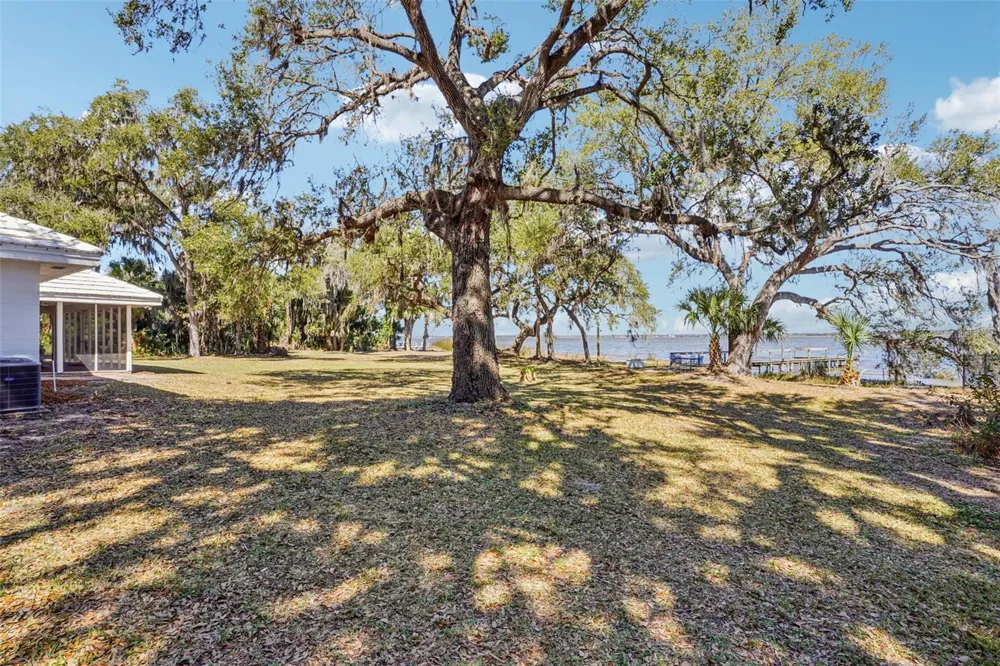 37048 COUNTY ROAD 452 Grand Island, FL 32735