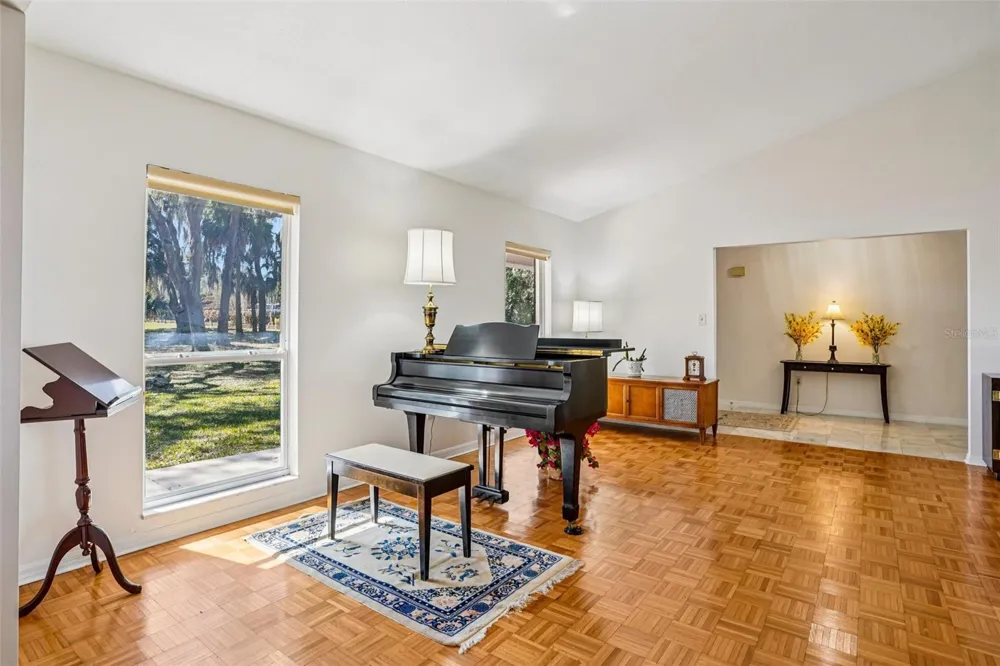 37048 COUNTY ROAD 452 Grand Island, FL 32735