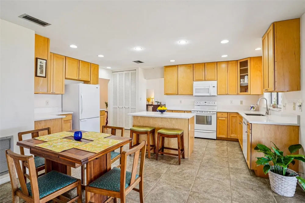 37048 COUNTY ROAD 452 Grand Island, FL 32735