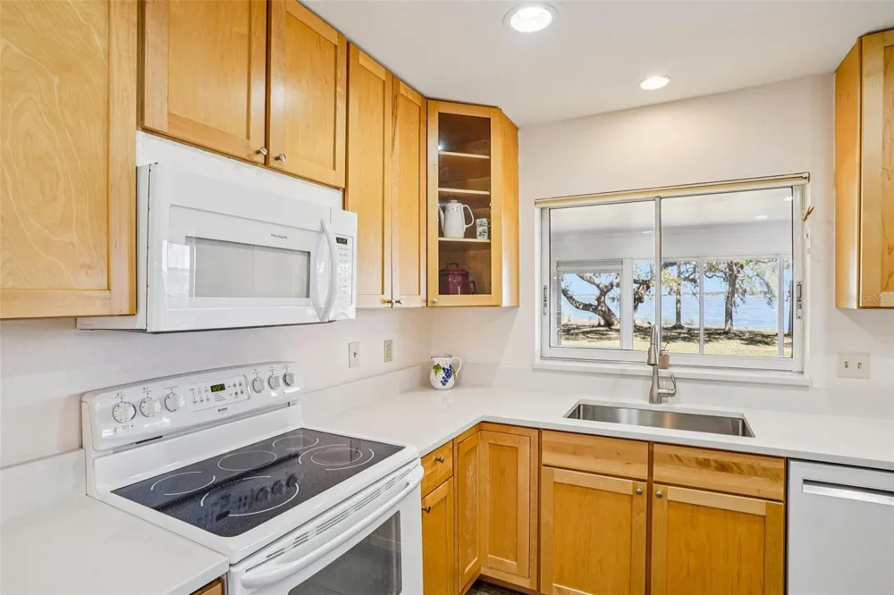 37048 COUNTY ROAD 452 Grand Island, FL 32735