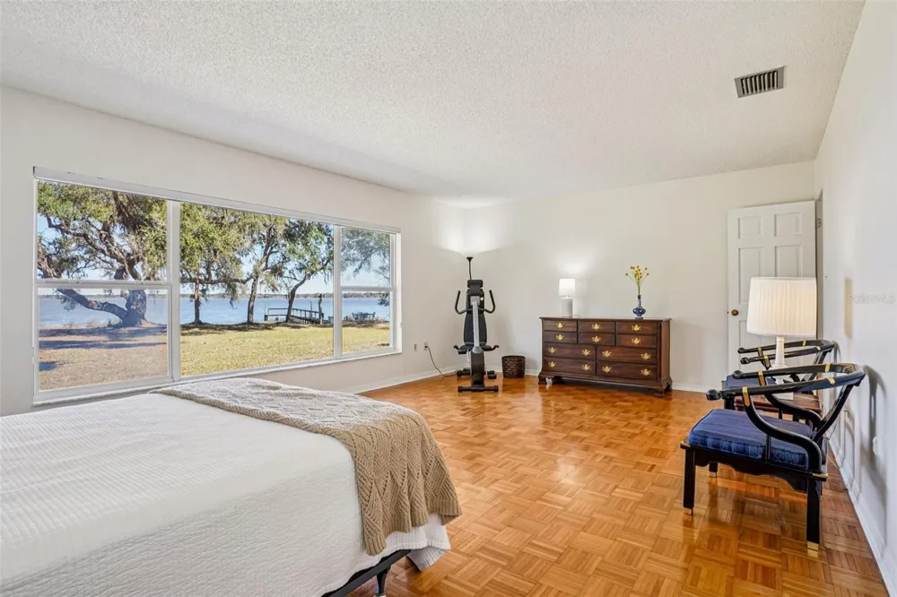 37048 COUNTY ROAD 452 Grand Island, FL 32735