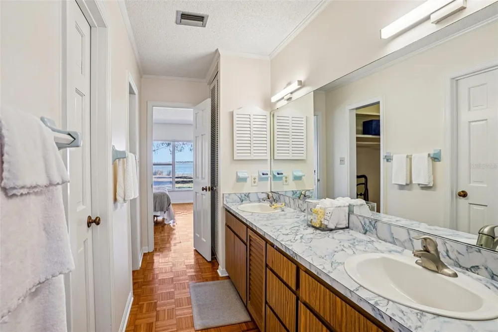 37048 COUNTY ROAD 452 Grand Island, FL 32735
