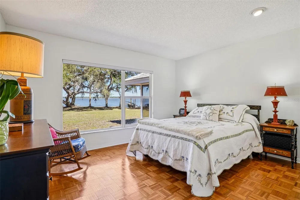 37048 COUNTY ROAD 452 Grand Island, FL 32735