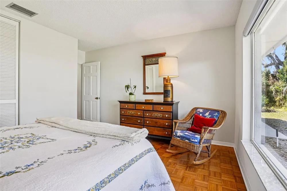 37048 COUNTY ROAD 452 Grand Island, FL 32735