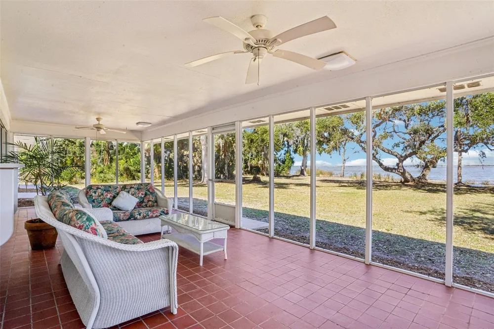 37048 COUNTY ROAD 452 Grand Island, FL 32735