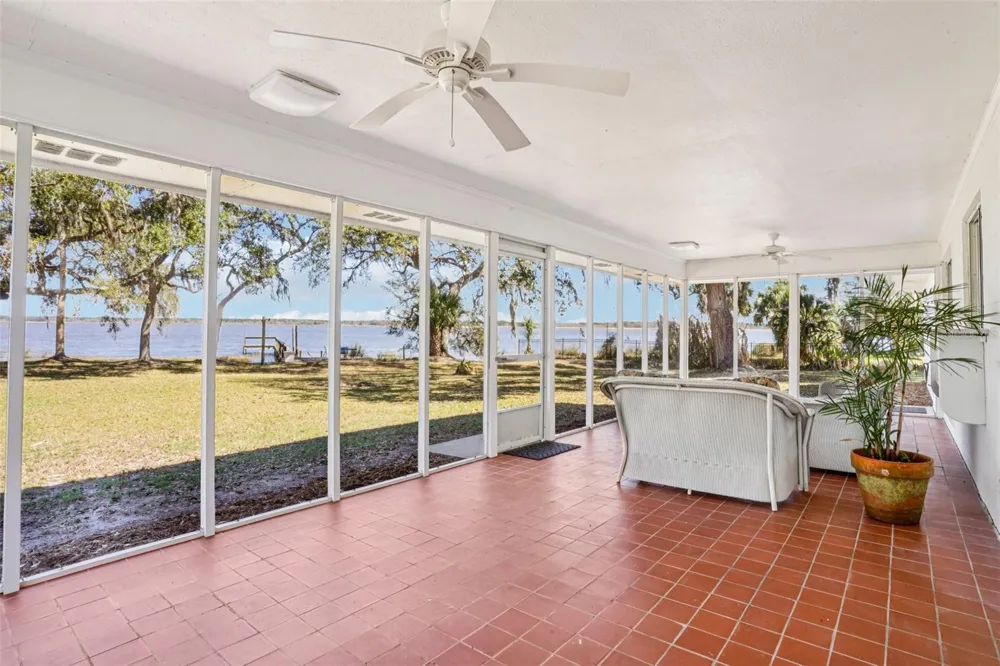 37048 COUNTY ROAD 452 Grand Island, FL 32735