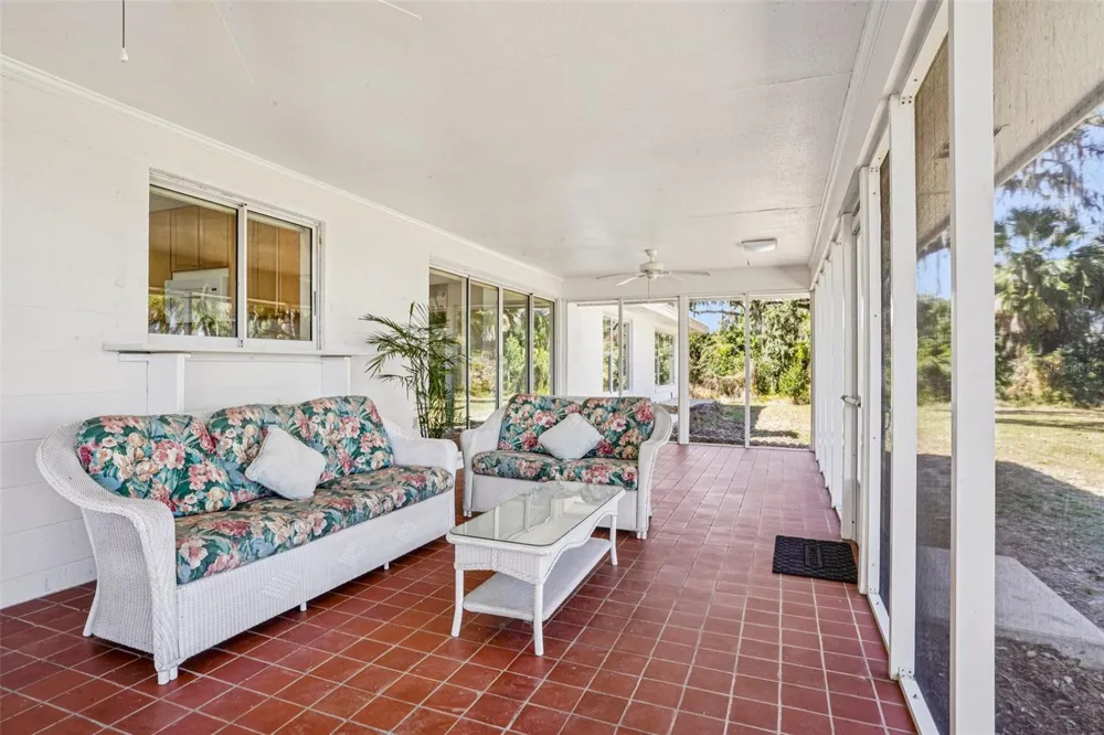 37048 COUNTY ROAD 452 Grand Island, FL 32735
