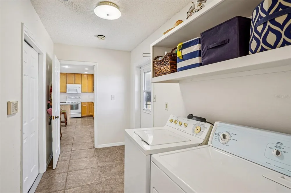 37048 COUNTY ROAD 452 Grand Island, FL 32735