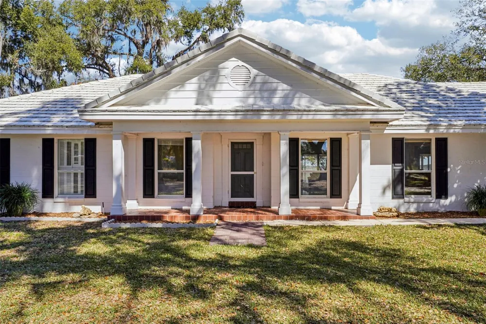 37048 COUNTY ROAD 452 Grand Island, FL 32735