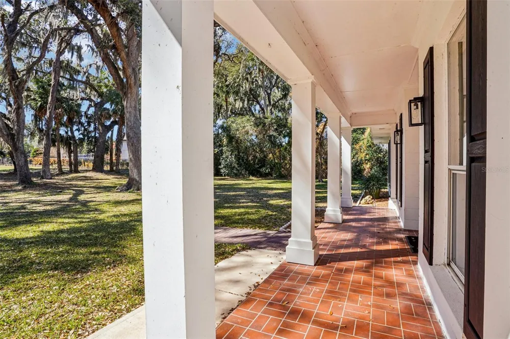 37048 COUNTY ROAD 452 Grand Island, FL 32735