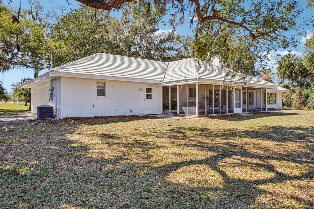 37048 COUNTY ROAD 452 Grand Island, FL 32735