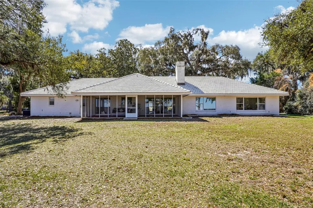 37048 COUNTY ROAD 452 Grand Island, FL 32735