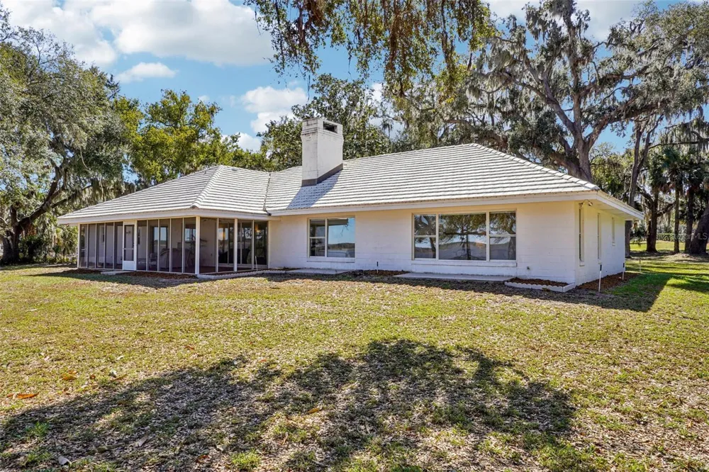37048 COUNTY ROAD 452 Grand Island, FL 32735