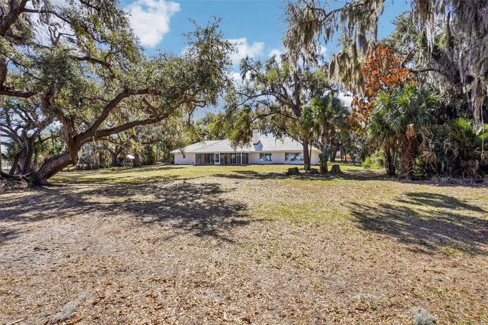 37048 COUNTY ROAD 452 Grand Island, FL 32735