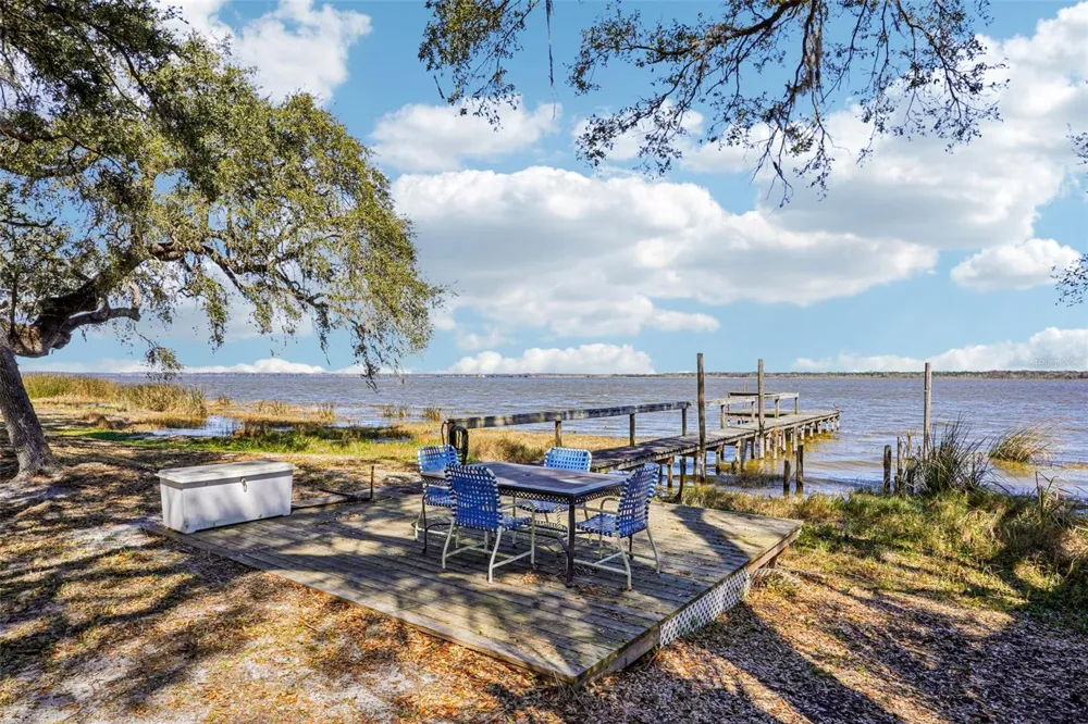 37048 COUNTY ROAD 452 Grand Island, FL 32735