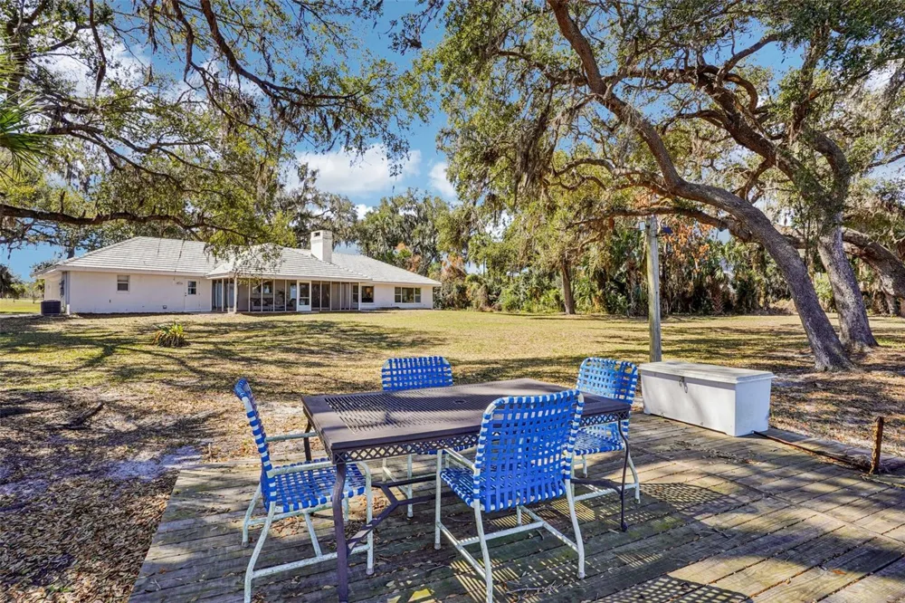 37048 COUNTY ROAD 452 Grand Island, FL 32735