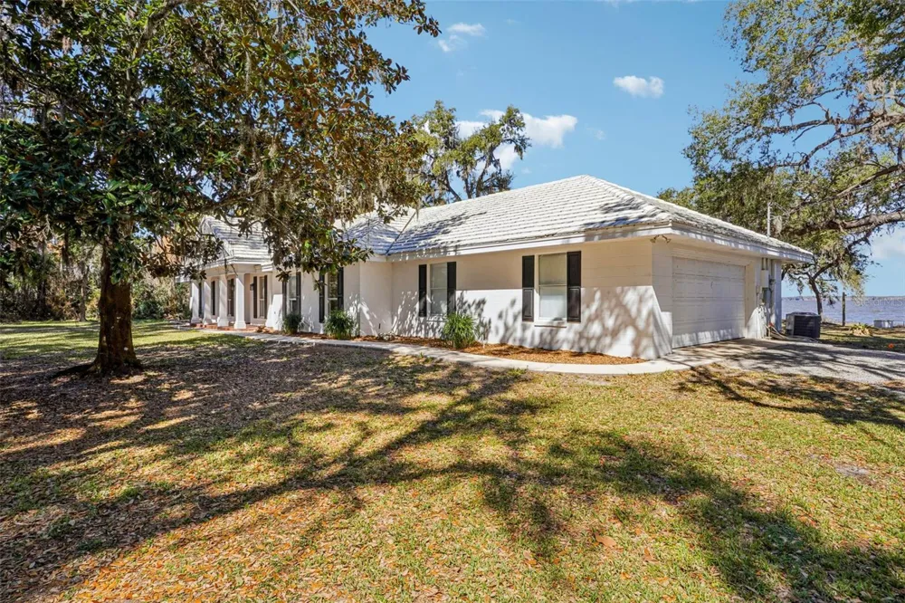 37048 COUNTY ROAD 452 Grand Island, FL 32735