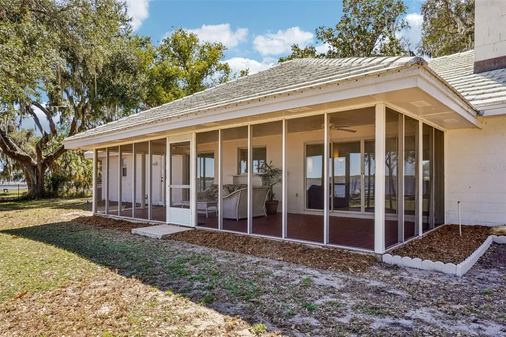 37048 COUNTY ROAD 452 Grand Island, FL 32735