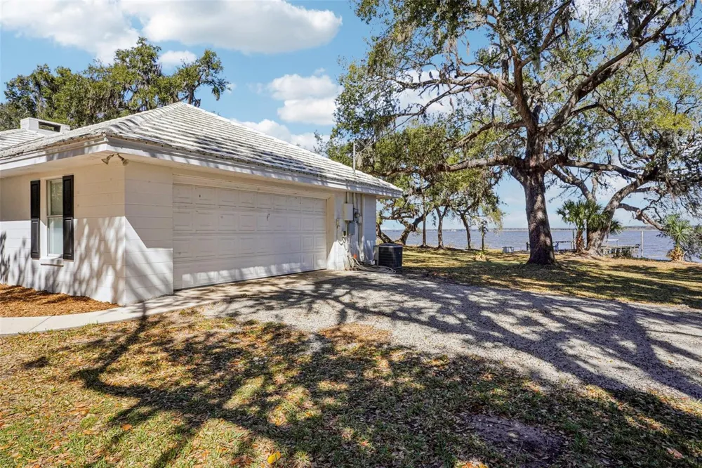 37048 COUNTY ROAD 452 Grand Island, FL 32735