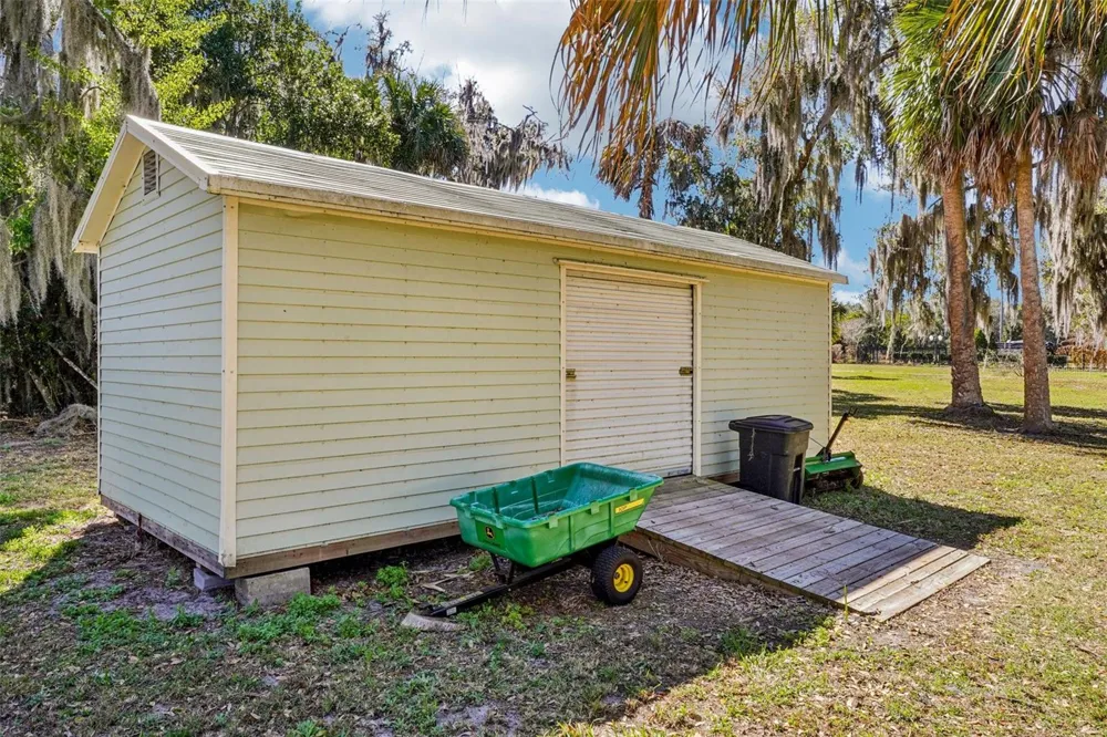 37048 COUNTY ROAD 452 Grand Island, FL 32735