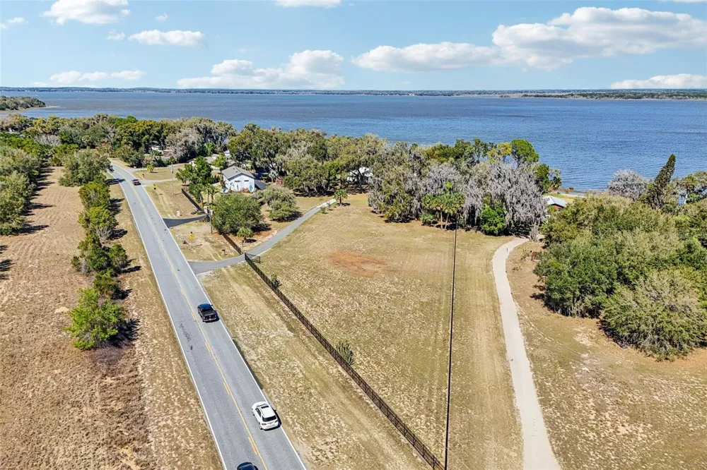 37048 COUNTY ROAD 452 Grand Island, FL 32735