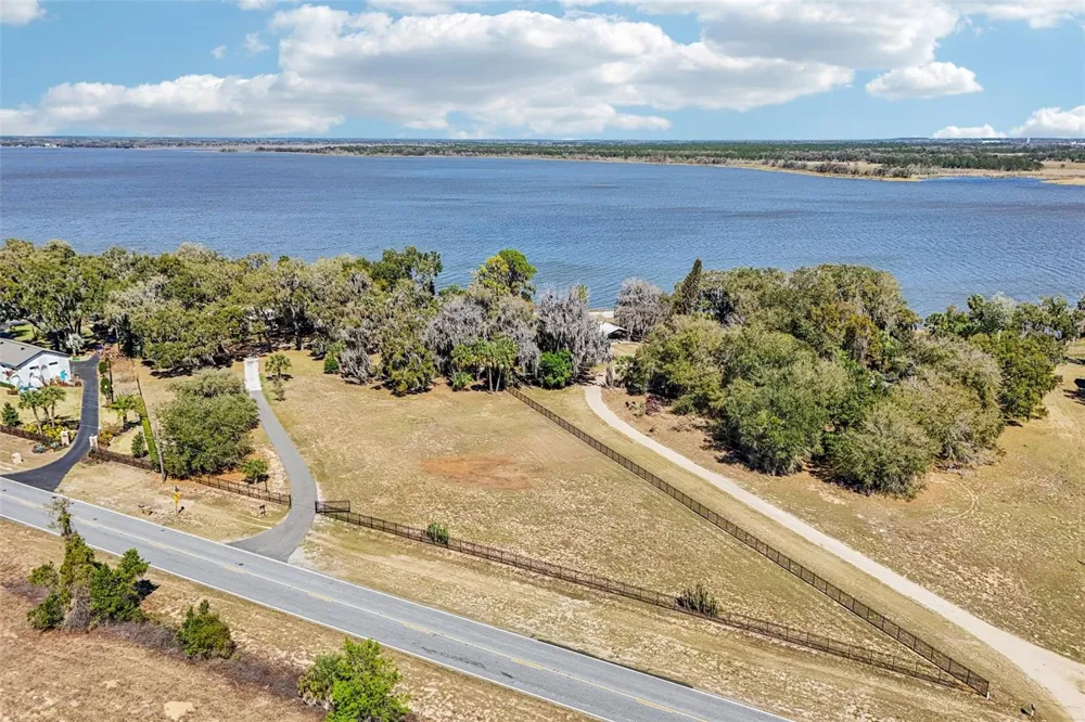 37048 COUNTY ROAD 452 Grand Island, FL 32735