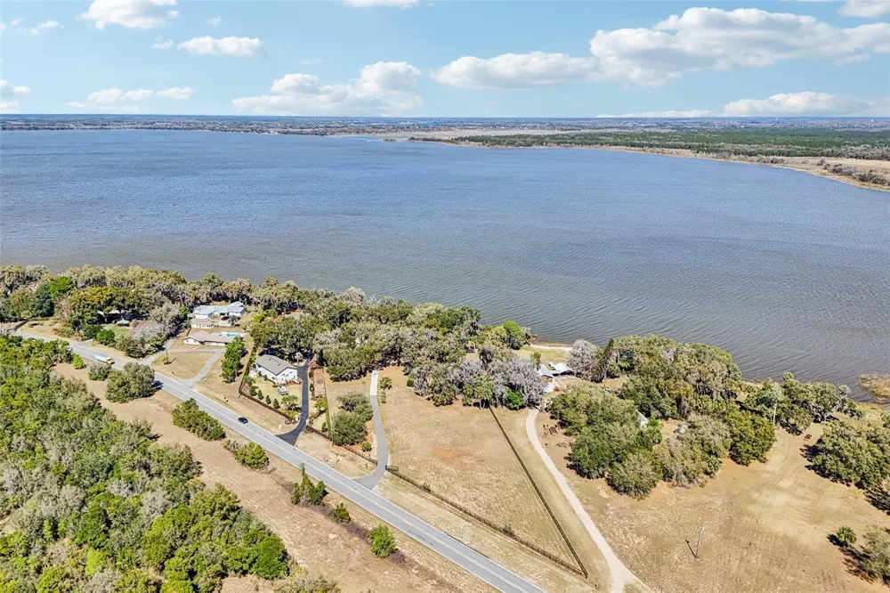 37048 COUNTY ROAD 452 Grand Island, FL 32735
