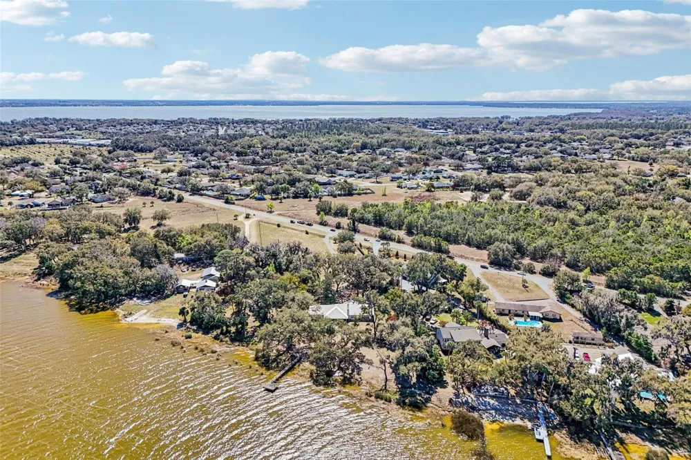 37048 COUNTY ROAD 452 Grand Island, FL 32735