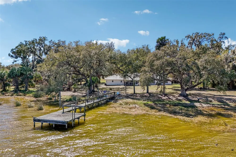 37048 COUNTY ROAD 452 Grand Island, FL 32735