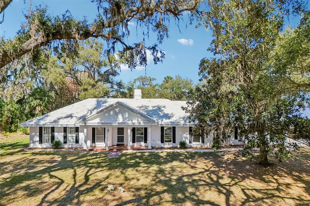 37048 COUNTY ROAD 452 Grand Island, FL 32735