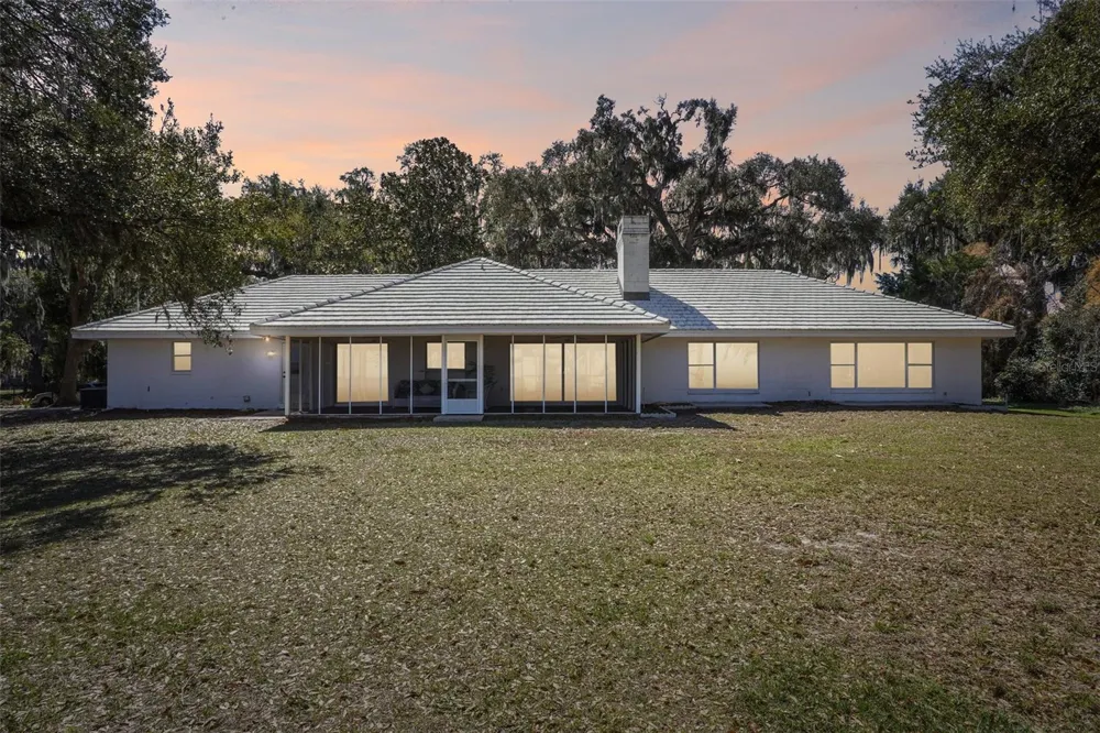 37048 COUNTY ROAD 452 Grand Island, FL 32735