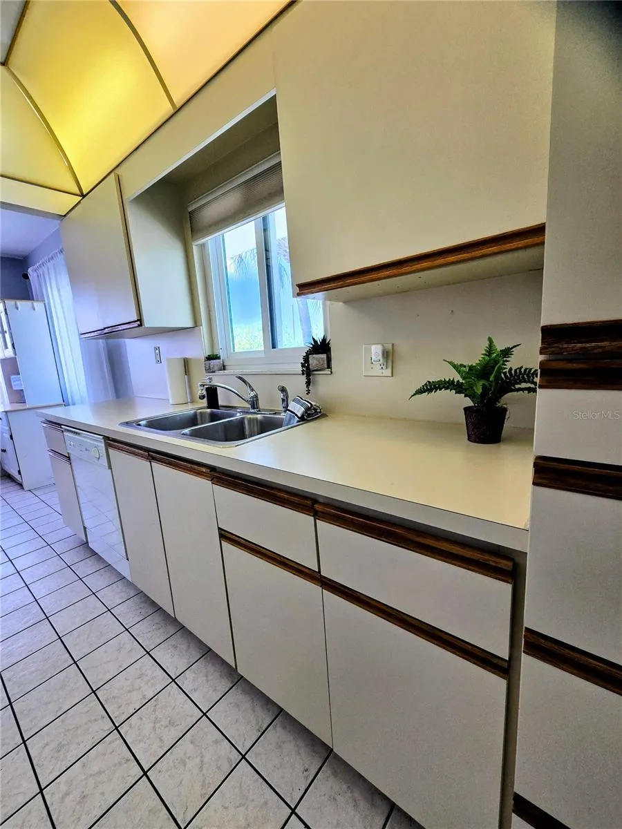 11251 80TH AVENUE #310 Seminole, FL 33772