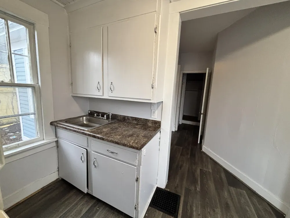1404 W Michigan Avenue #4 Kalamazoo, MI 49006