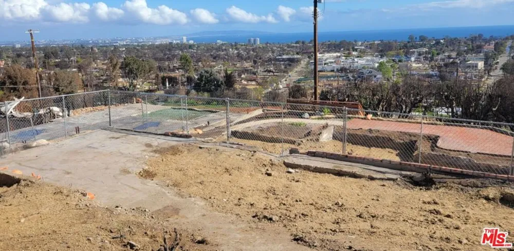 15306 Mc Kendree Avenue Pacific Palisades, CA 90272
