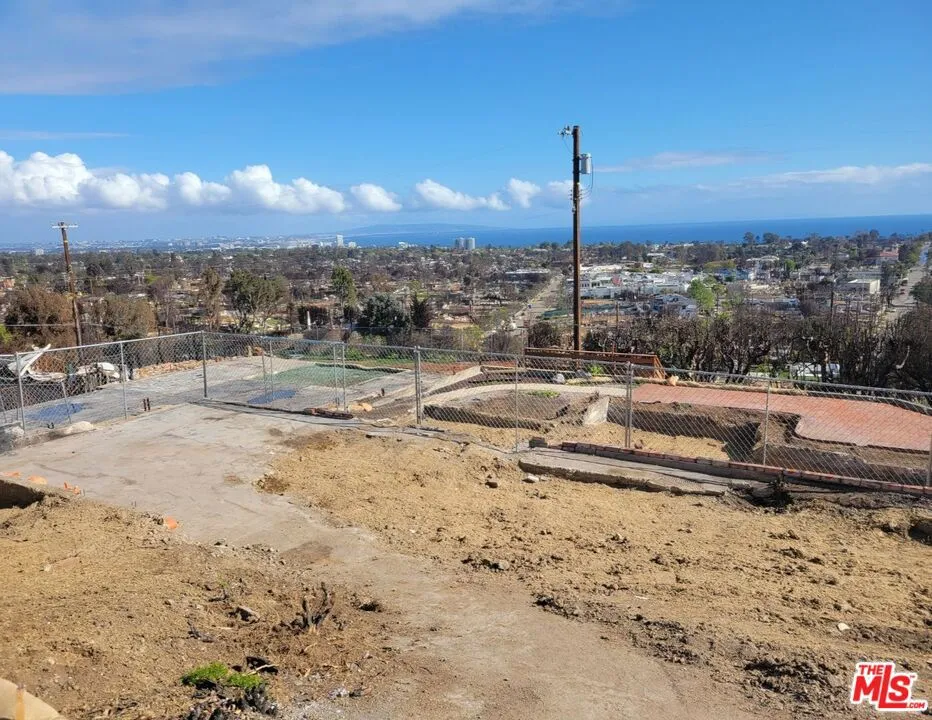 15306 Mc Kendree Avenue Pacific Palisades, CA 90272