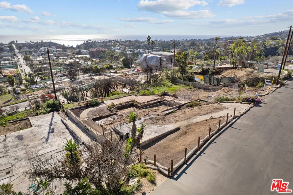 15306 Mc Kendree Avenue Pacific Palisades, CA 90272