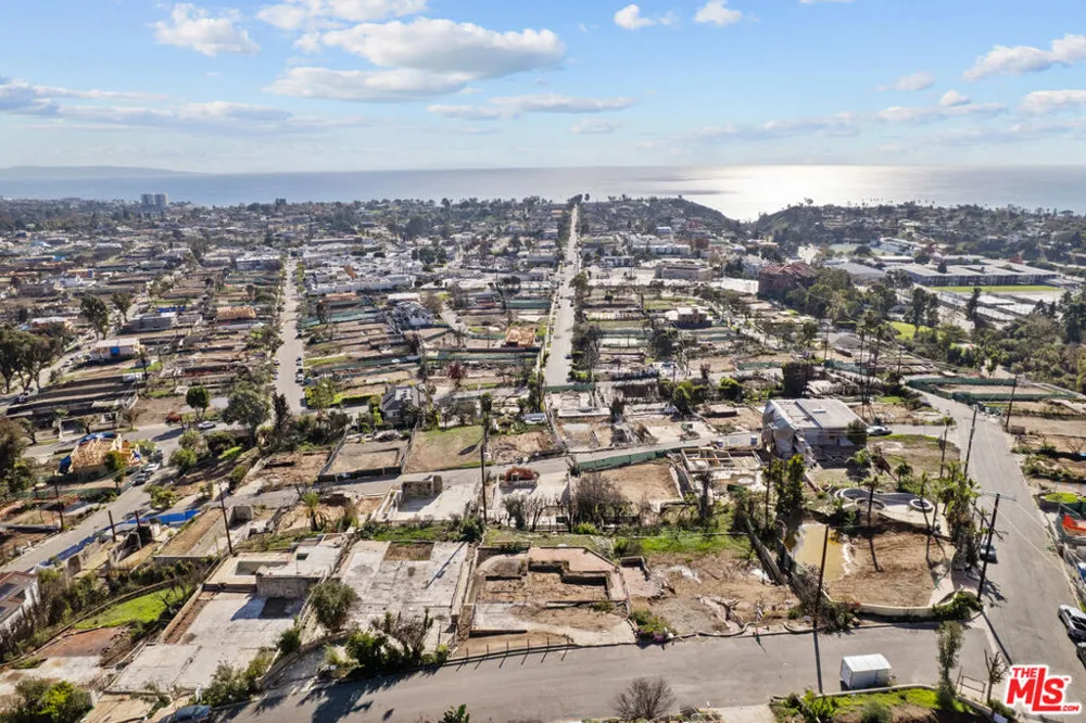 15306 Mc Kendree Avenue Pacific Palisades, CA 90272