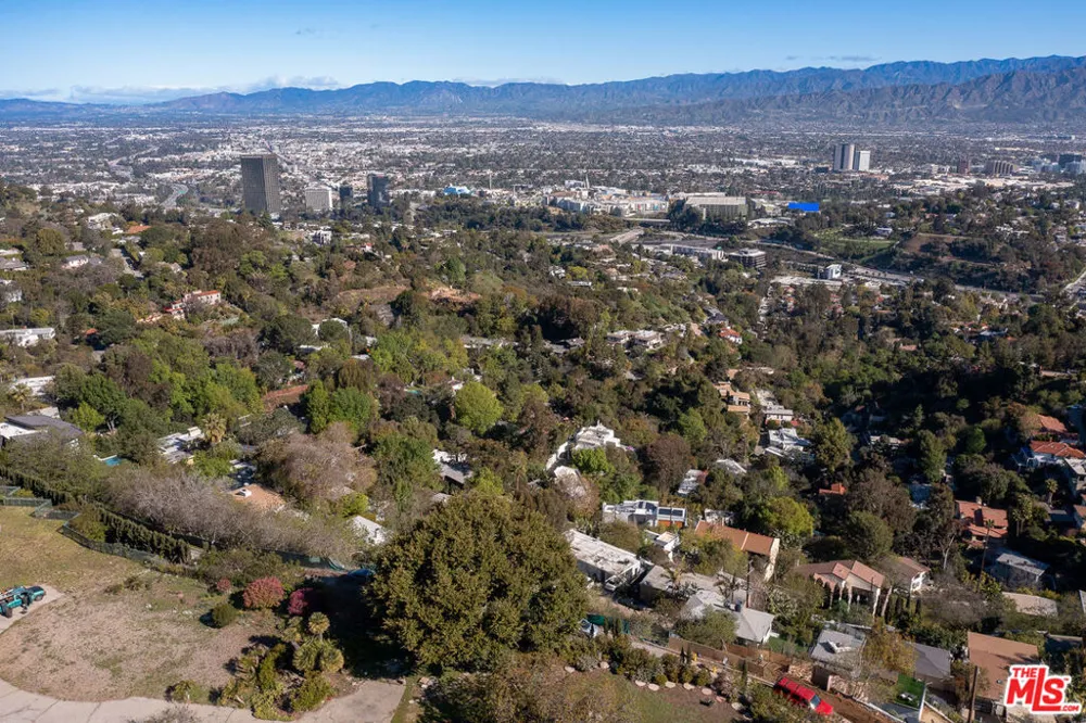7315 W Pyramid Place Los Angeles, CA 90046