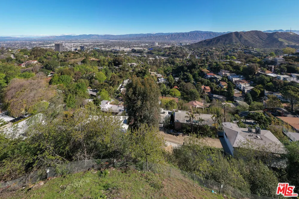 7315 W Pyramid Place Los Angeles, CA 90046