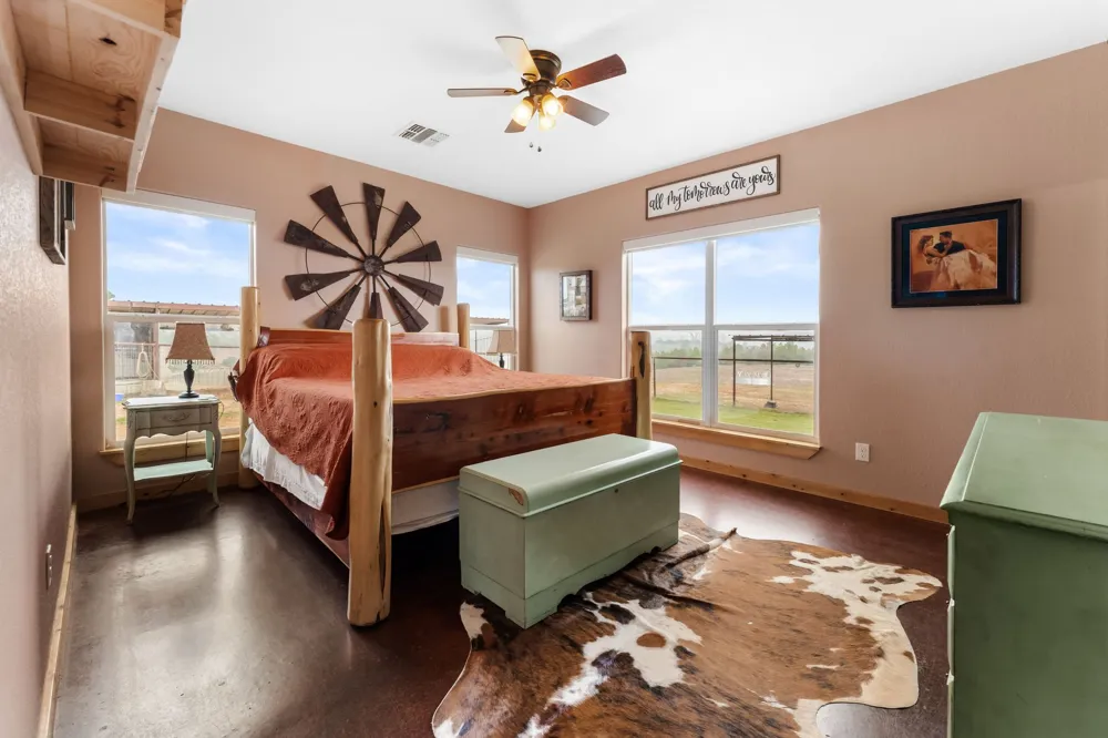 935 Highway 21 E Paige, TX 78602