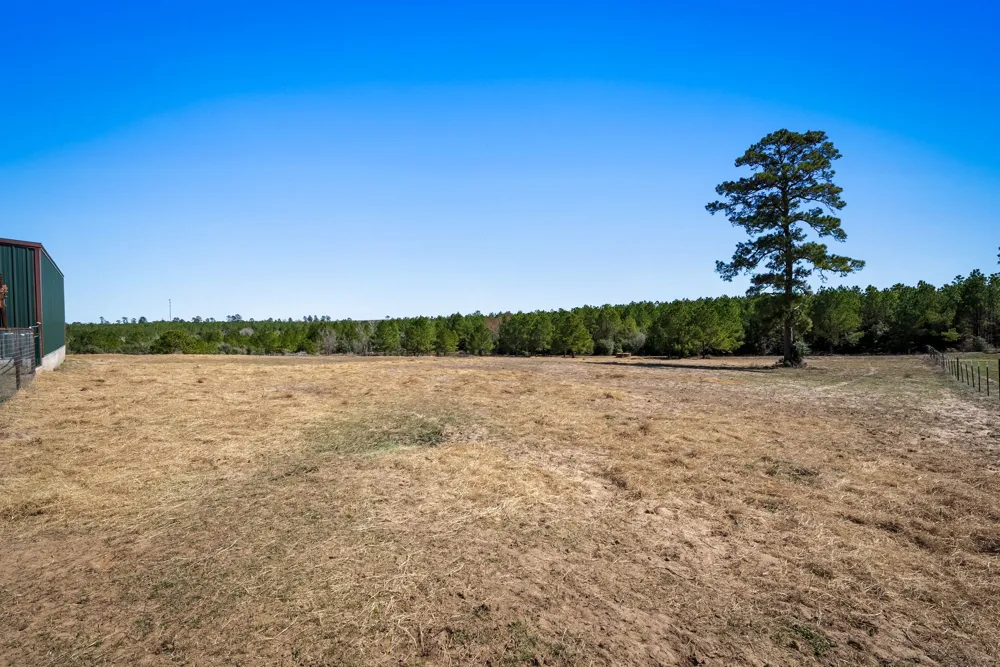 935 Highway 21 E Paige, TX 78602