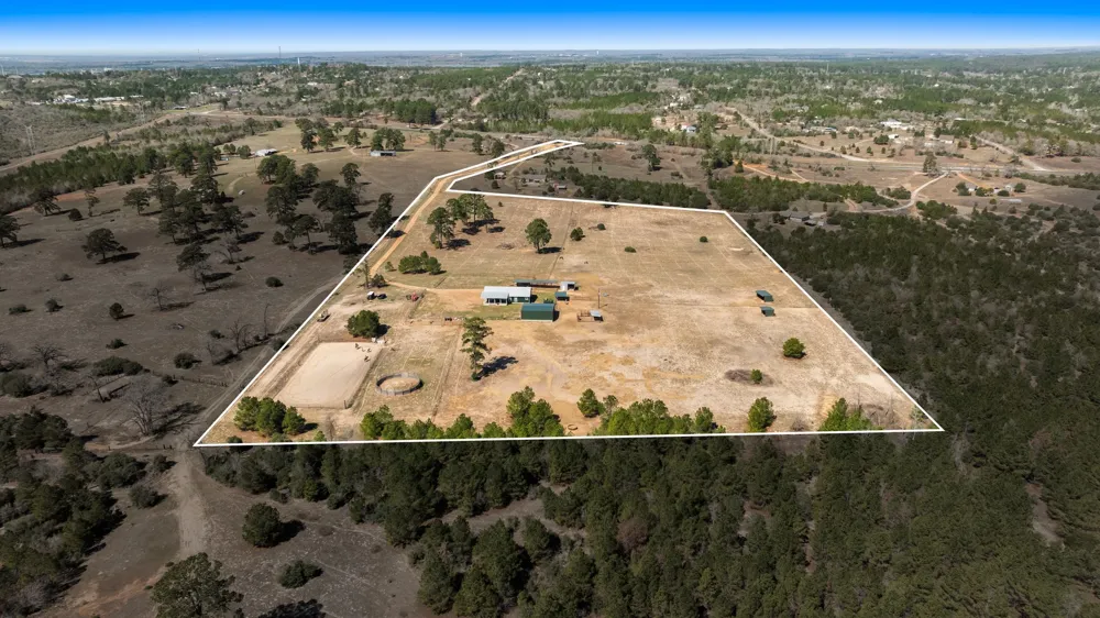 935 Highway 21 E Paige, TX 78602