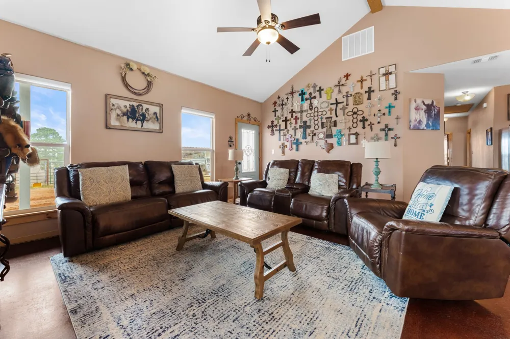 935 Highway 21 E Paige, TX 78602