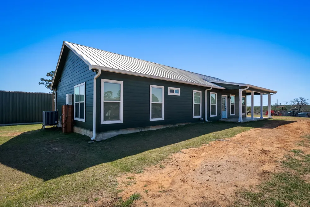935 Highway 21 E Paige, TX 78602