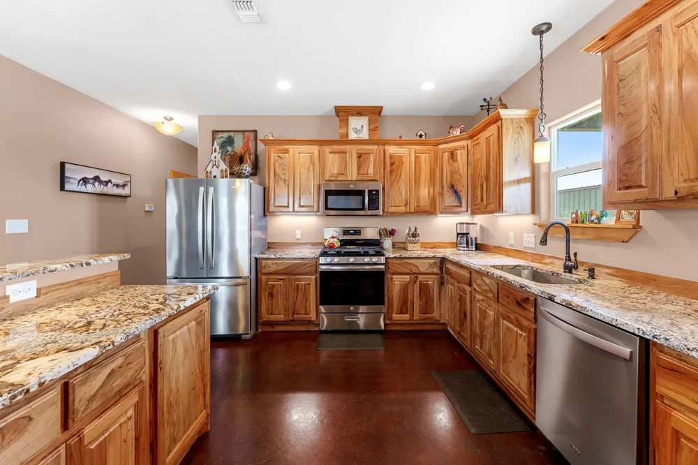 935 Highway 21 E Paige, TX 78602