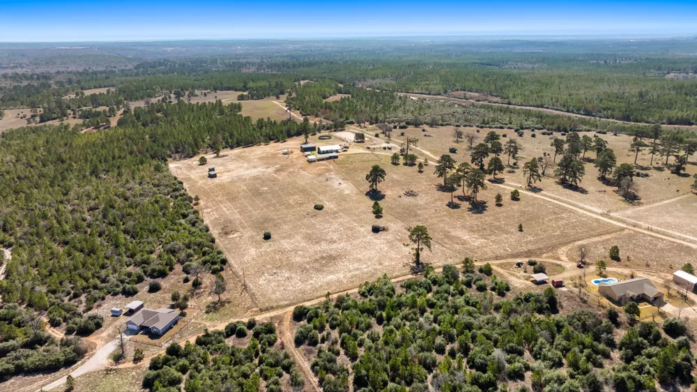 935 Highway 21 E Paige, TX 78602