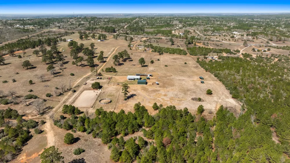935 Highway 21 E Paige, TX 78602