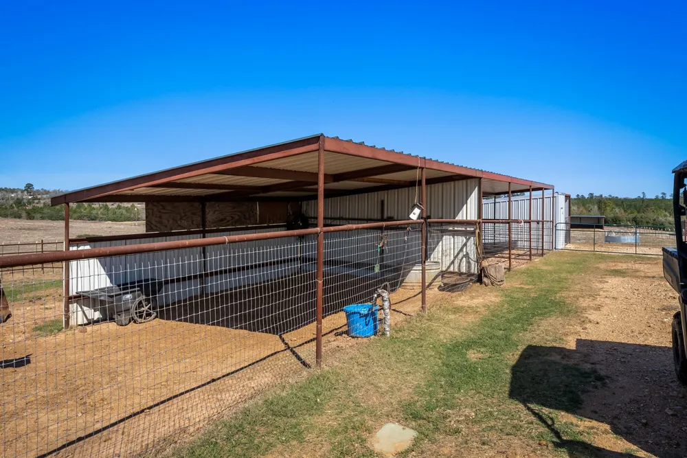 935 Highway 21 E Paige, TX 78602