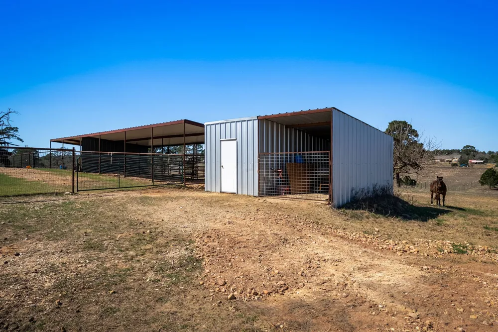 935 Highway 21 E Paige, TX 78602