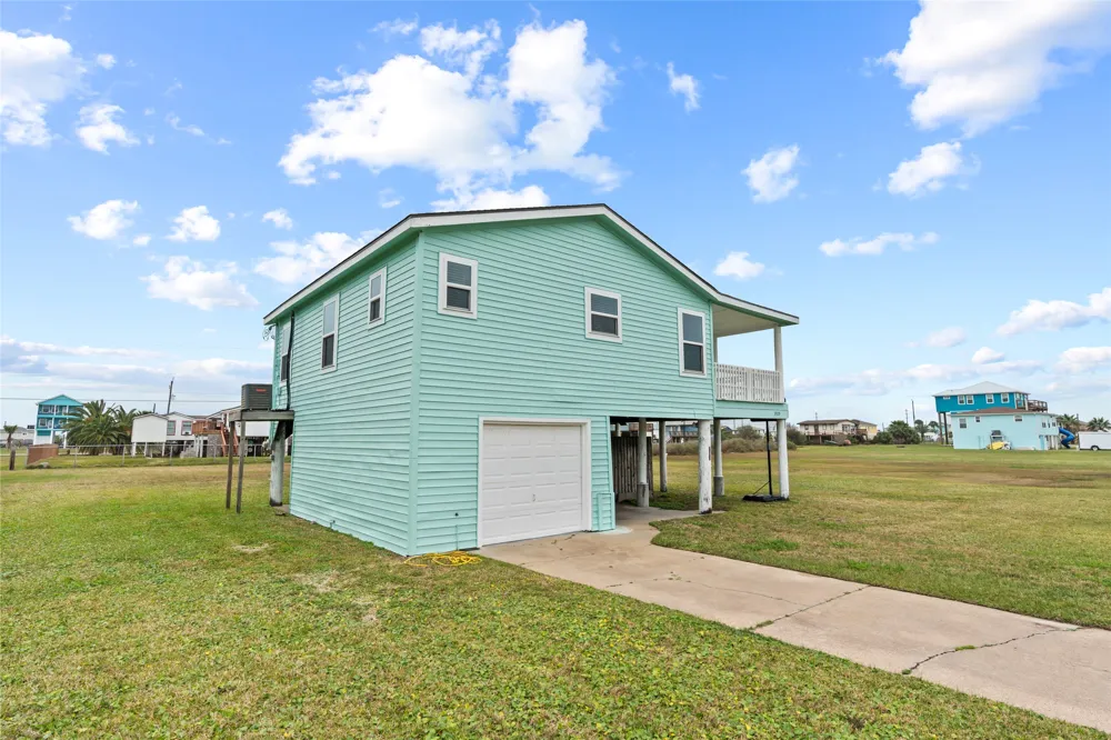 3929 4th Street Galveston, TX 77554